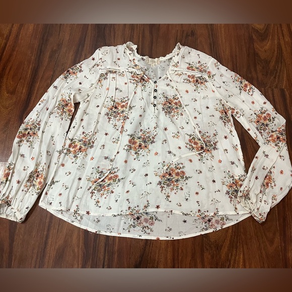 Altar'd State Tops - 🪷Altar’d State Floral Long Sleeve Top